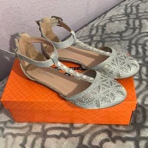 Cute silver flats
